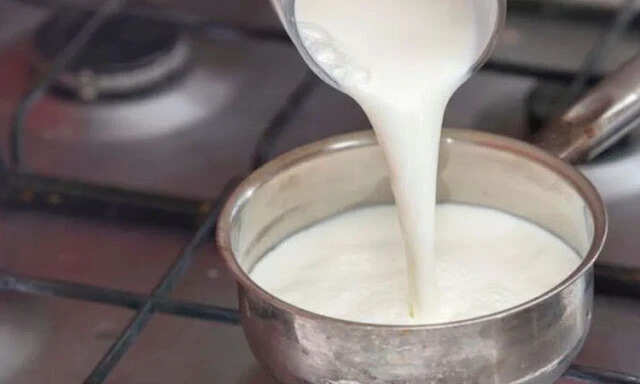 दूध उबालने के लिए सही बर्तन: स्वास्थ्य के लिए जानें क्या करें और क्या न करें