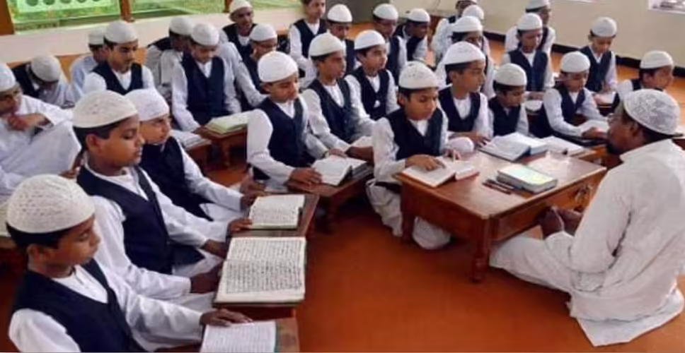 बंगाल में मदरसा शिक्षा बजट में कटौती पर विवाद गहराया
