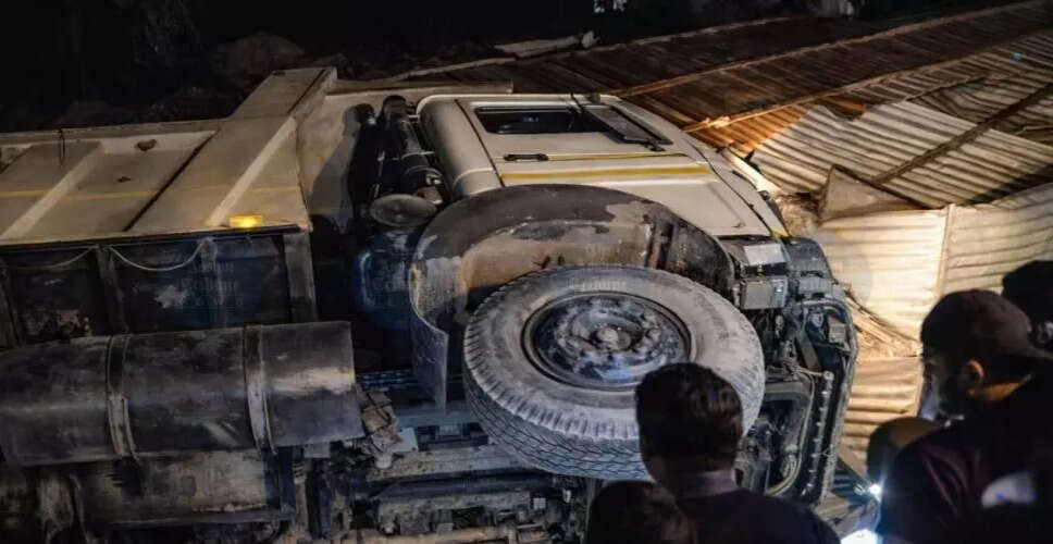 गोराइमारी में डंपर दुर्घटना से मां और बेटी की मौत