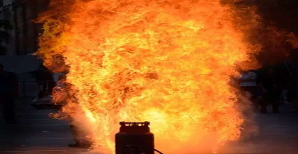 कोलकाता में सरकारी कार्यालय में आग, बचाव कार्य जारी