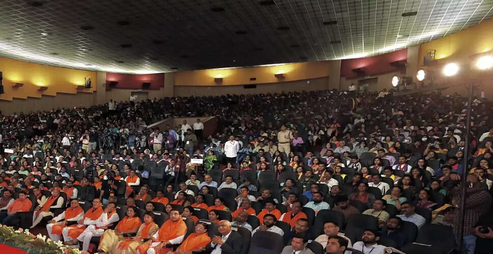 वडोदरा विश्वविद्यालय में छात्रा के डांस पर विवाद: राजनीति का नया मोड़