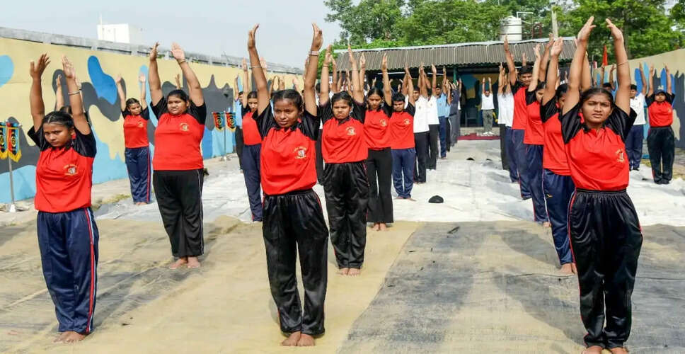 अंतरराष्ट्रीय योग दिवस पर उत्तर प्रदेश में बड़े पैमाने पर योग कार्यक्रम