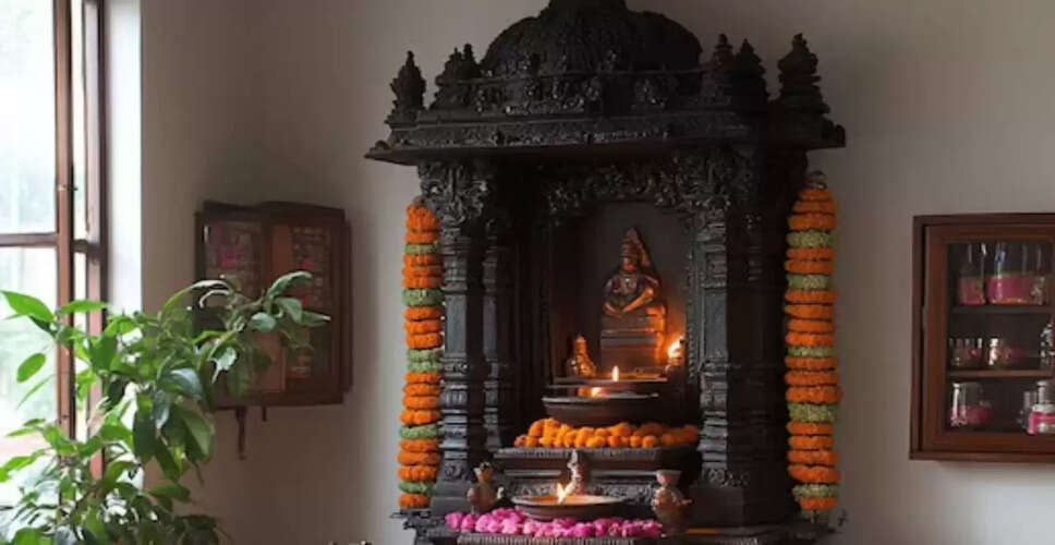 घर के मंदिर के लिए महत्वपूर्ण नियम: आर्थिक समृद्धि के लिए जानें