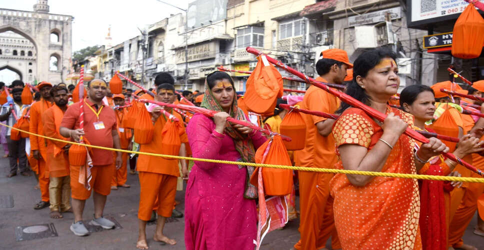 कावड़ यात्रा के दौरान महिला श्रद्धालु पर थूकने के आरोप में गिरफ्तारी