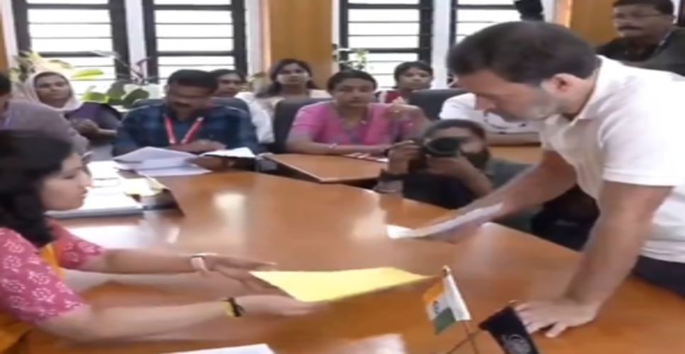 लोकसभा चुनाव : राहुल गांधी ने वायनाड से दाखिल किया नामांकन, प्रियंका भी रहीं मौजूद