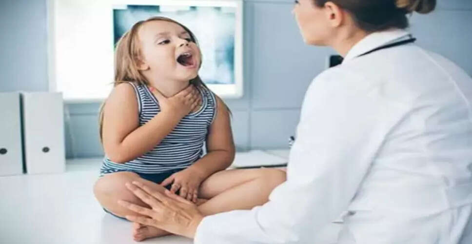 बच्चों के गले में फंसी चीजें निकालने के उपाय