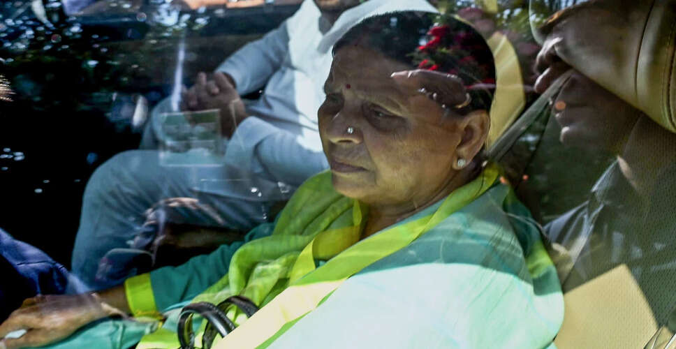 राबड़ी देवी ने आईआरसीटीसी भ्रष्टाचार मामले में स्थानांतरण की याचिका दायर की