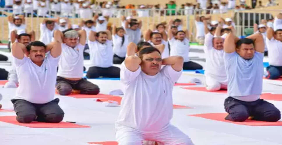 राजस्थान: खुहड़ी गांव में सीएम भजनलाल शर्मा ने किया योग, बोले- ये आत्मिक जागरूकता और सामाजिक एकता का माध्यम भी