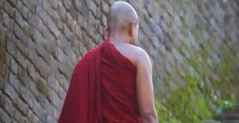 थाईलैंड में भिक्षुओं के साथ ब्लैकमेलिंग का मामला: महिला गिरफ्तार