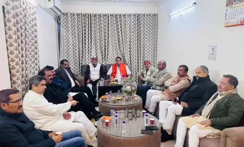 यूपी में ब्राह्मण विधायकों की बैठक से गरमाई सियासत