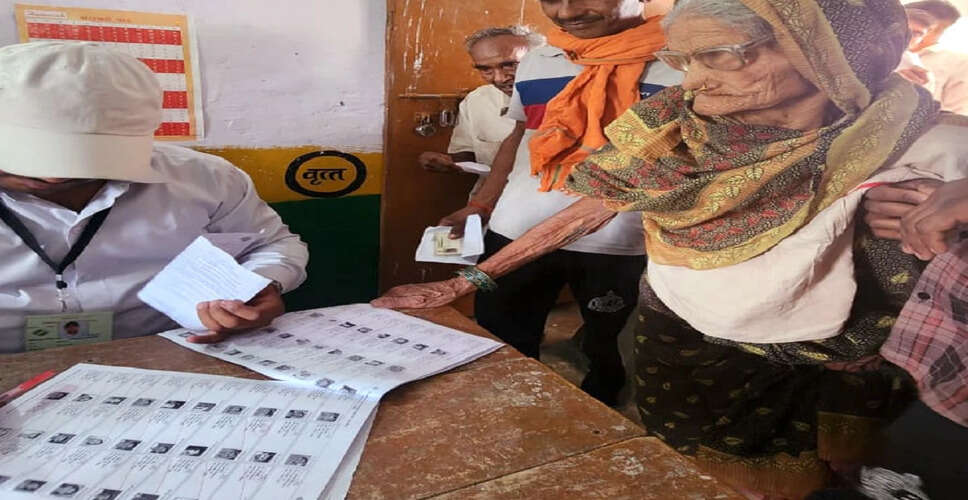सुप्रीम कोर्ट ने बिहार में मतदाता सूची पुनरीक्षण में आधार और ईपीआईसी के उपयोग पर उठाए सवाल