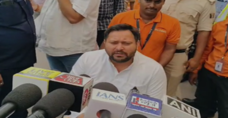नीतीश कुमार ने बिहार के लोगों का जीवन को बर्बाद कर दिया : तेजस्वी यादव