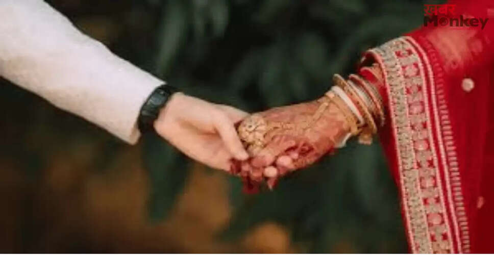 उत्तर प्रदेश में अनोखी प्रेम कहानी: विधवा मां ने बेटी की शादी टाली