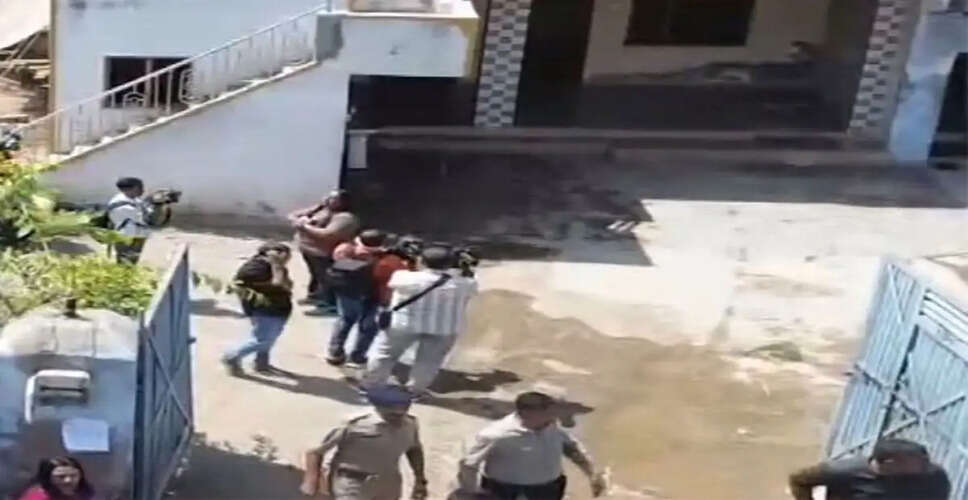 गुजरात में एंटी-टेररिस्ट स्क्वॉड ने दो संदिग्धों को गिरफ्तार किया