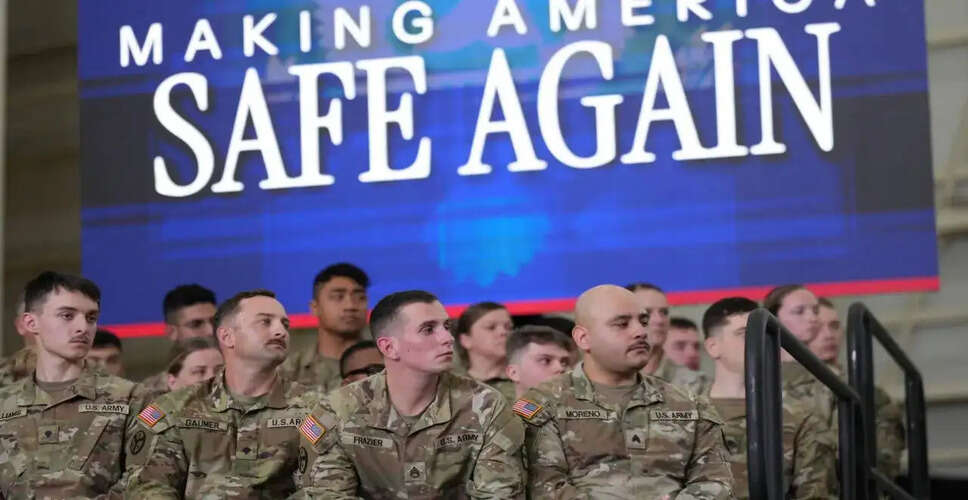 सैन डिएगो में सैनिकों की तैनाती से पहले स्ट्रिप क्लबों में बढ़ती गतिविधि