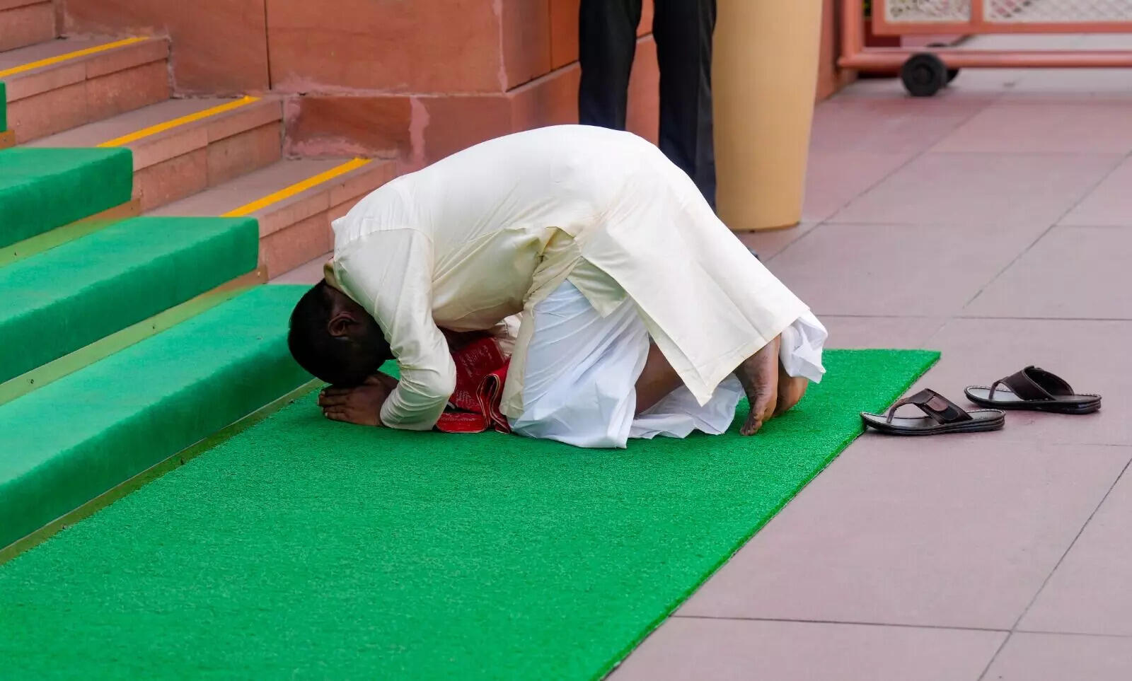 असम के तीन नेताओं ने राज्यसभा में शपथ ली