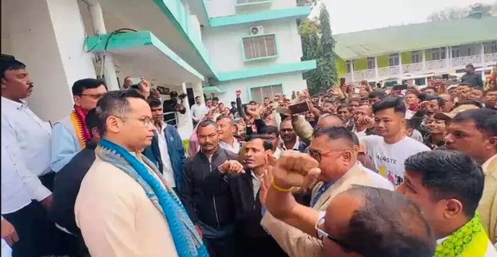 सरुपाथर में कांग्रेस कार्यकर्ताओं का विरोध, सीट बंटवारे पर उठे सवाल