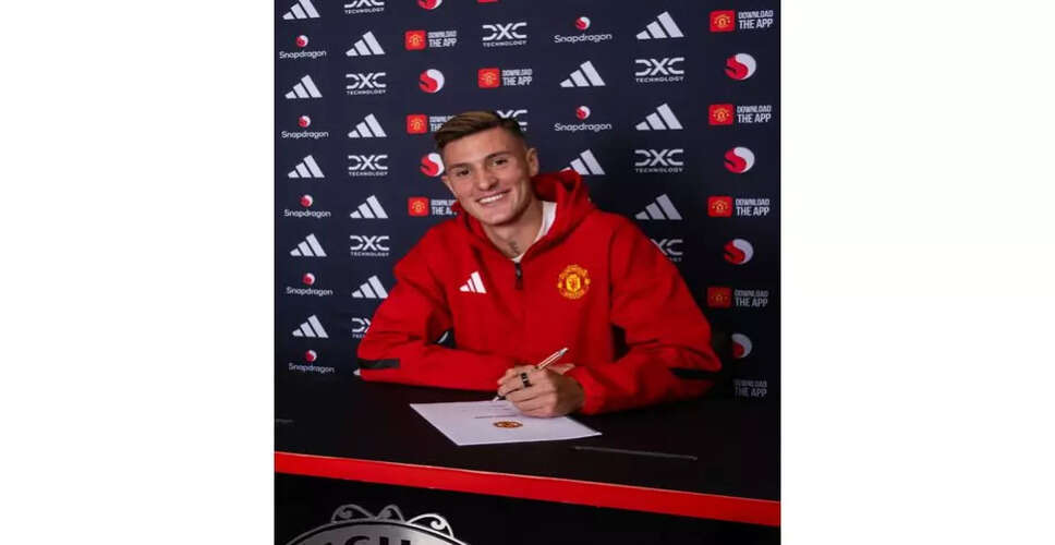 Manchester यूनाइटेड ने स्ट्राइकर बेंजामिन सेस्को को RB लीपज़िग से साइन किया