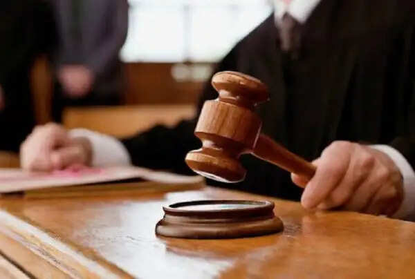 पत्नी ने तलाक के बदले मांगी अनोखी इच्छा, कोर्ट में मच गया हंगामा