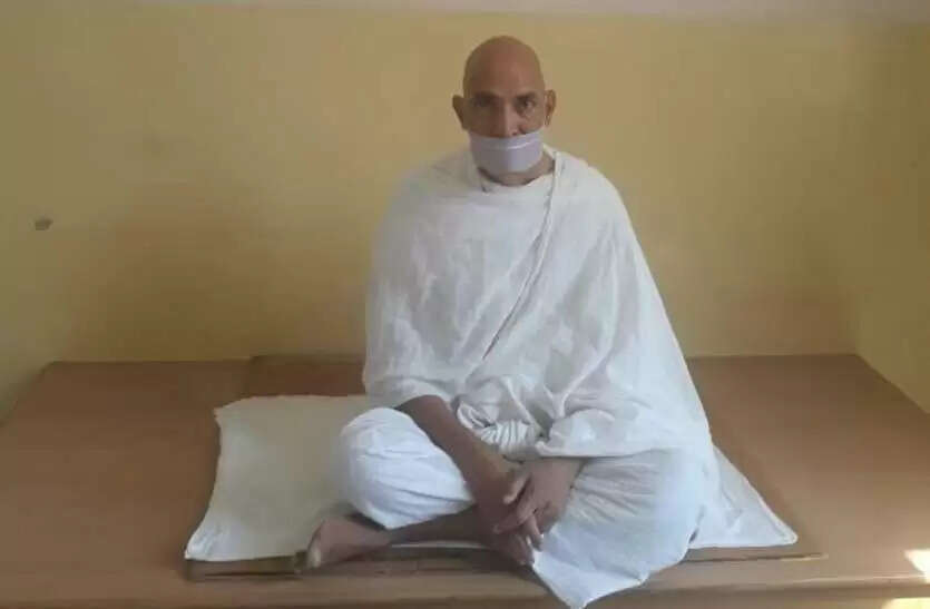 साधुओं के कपड़ों के रंगों का रहस्य: भगवा, सफेद और काला