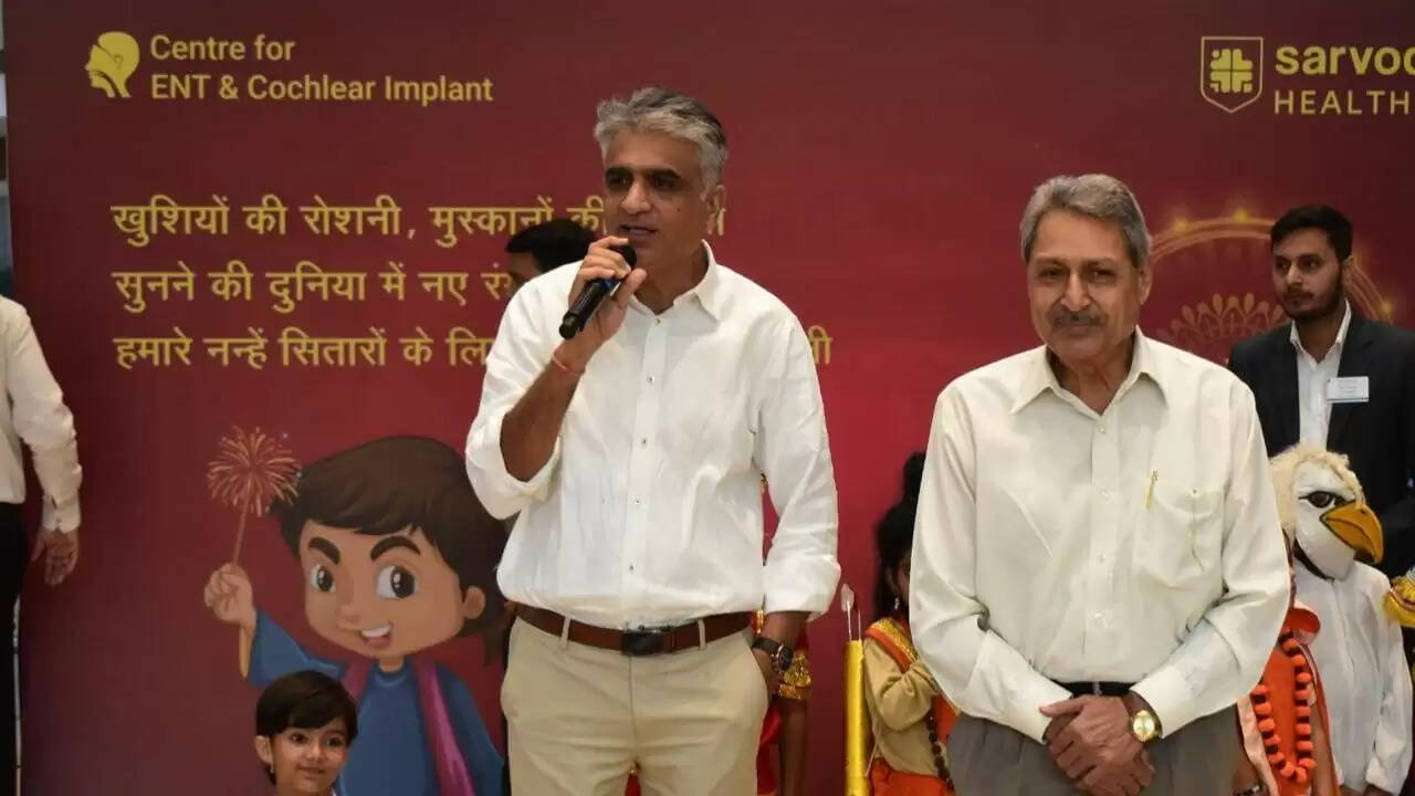 सर्वोदय अस्पताल में लैरिंजियल री-इनर्वेशन से खोई आवाज़ वापस पाई