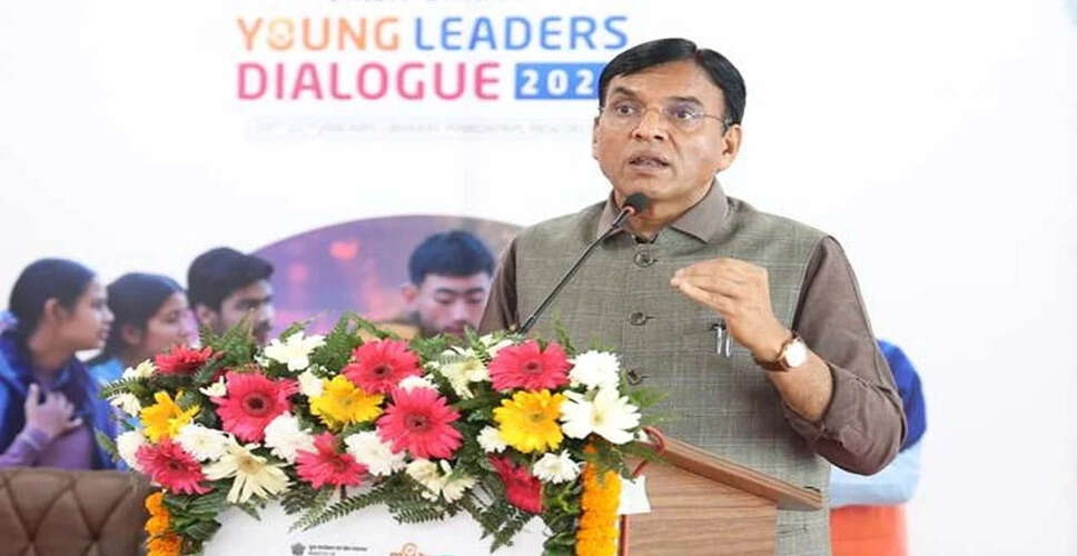 प्रधानमंत्री मोदी के जन्मदिन पर युवा रक्तदान अभियान में जुटे