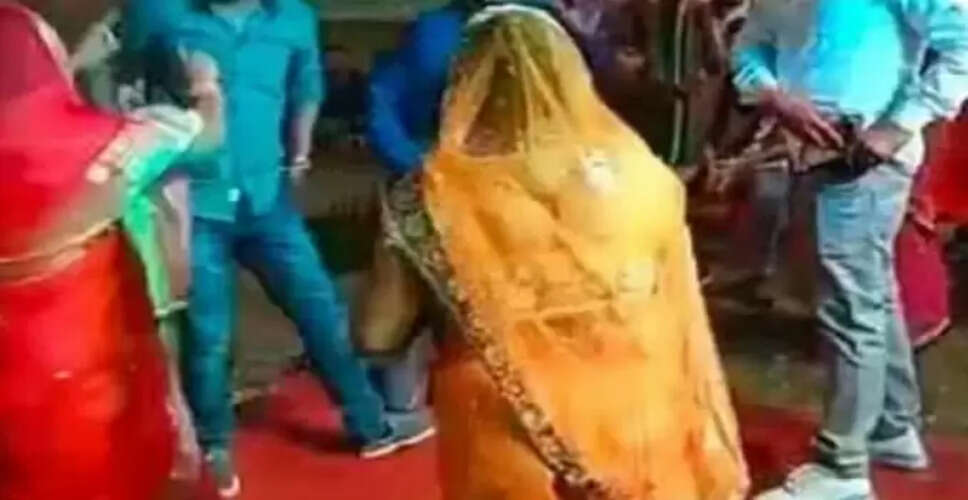 अमरोहा में मां के डांस से नाराज बेटे ने उठाया आत्मघाती कदम
