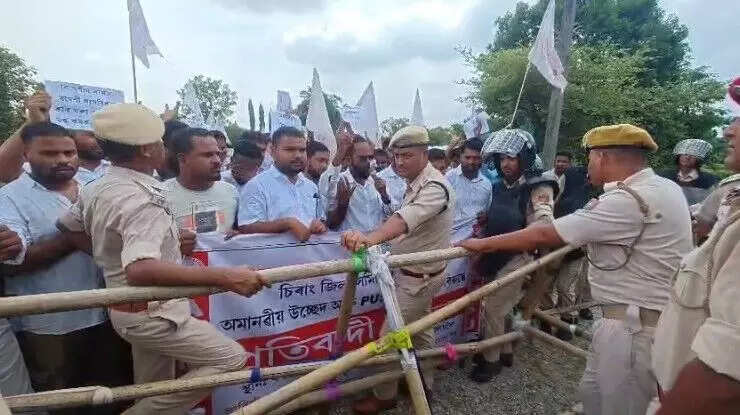 असम में अल्पसंख्यक समूहों का विरोध, सरकार के भूमि खाली कराने के अभियान पर उठे सवाल