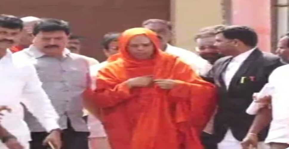 लिंगायत मठ सेक्स स्कैंडल : दुष्कर्म के आरोपी संत शिवमूर्ति मुरुघा शरणारू के खिलाफ गिरफ्तारी वारंट जारी