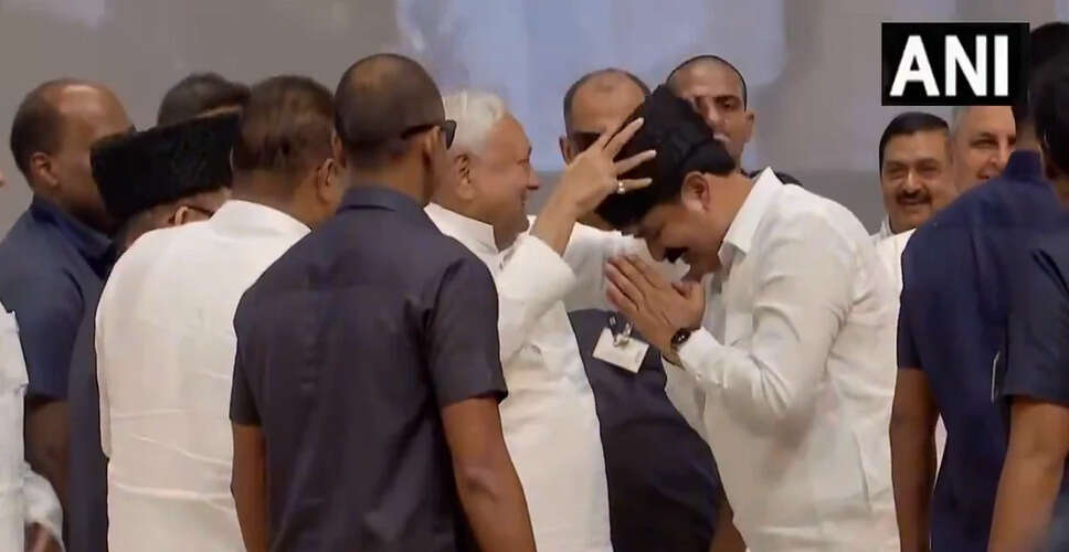 नीतीश कुमार का मदरसा कार्यक्रम में टोपी पहनने से इनकार, राजनीतिक बयानबाजी तेज