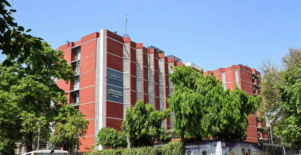 पश्चिम बंगाल चुनाव: निर्वाचन आयोग ने मतदान सुरक्षा के लिए नए दिशा-निर्देश जारी किए