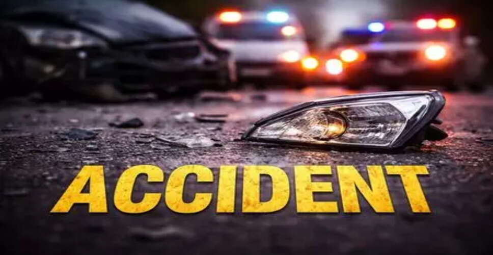 सूरत में कार दुर्घटना में पांच लोग घायल, डॉक्टर की गाड़ी ने मारी टक्कर