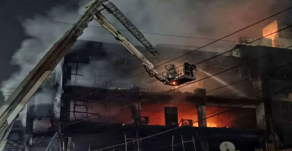 सूरज रॉड पर आग से दो घरों को हुआ भारी नुकसान