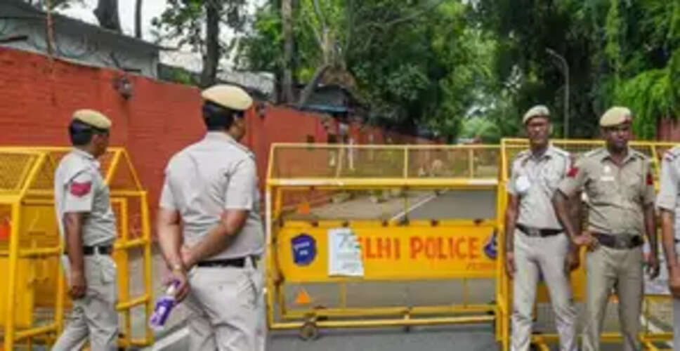 'आप' विधायक अजय दत्त की पत्नी सुनीता और ससुर के खिलाफ केस दर्ज, भाजपा कार्यकर्ता ने लगाया पीटने का आरोप
