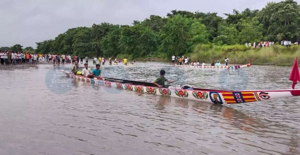 उलाबारी में कृष्ण जन्माष्टमी पर पारंपरिक नाव दौड़ का आयोजन