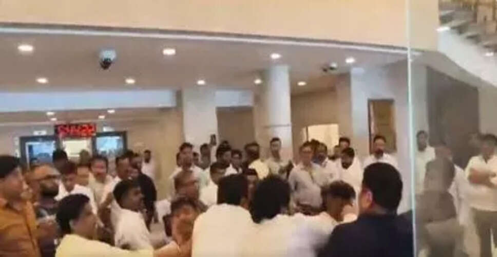 महाराष्ट्र विधान भवन में झड़प के मामले में दो व्यक्तियों की गिरफ्तारी