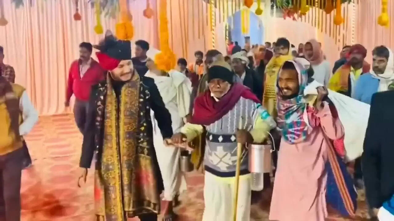 भाई ने बहन की शादी में भिखारियों को बनाया खास मेहमान, वायरल हुआ वीडियो