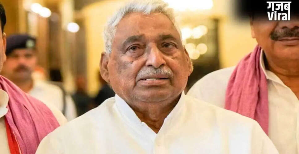 योगी आदित्यनाथ को पत्र लिखकर माता प्रसाद पांडेय ने फंड आवंटन में भेदभाव का आरोप लगाया