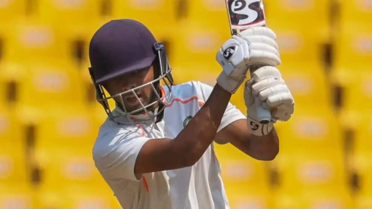 Duleep Trophy में दानिश मालेवार का धमाल, कम गेंदों में बनाया दोहरा शतक