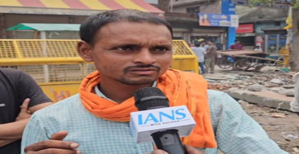 दिल्ली में गाजीपुर हादसे को लेकर लोगों में आक्रोश, अरविंद केजरीवाल से इस्तीफे की मांग