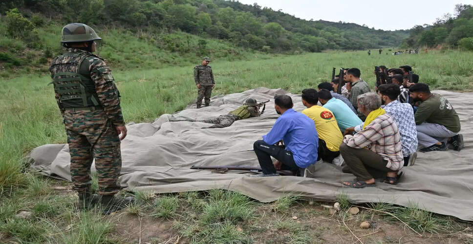 भारतीय सेना की टाइगर डिवीजन ने जम्मू में 100 गांव रक्षा गार्डों का प्रशिक्षण किया