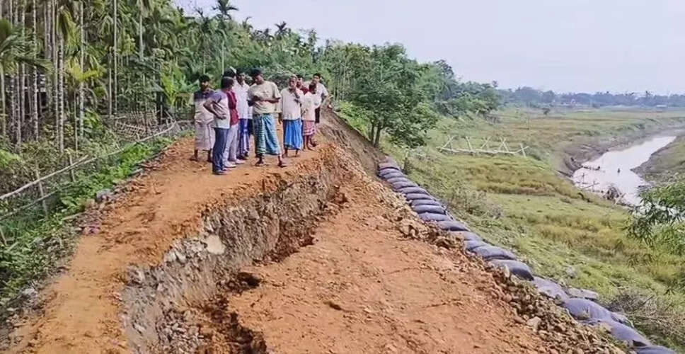 काछर में बाढ़ के खतरे से जूझते गोबिंदापुर के निवासी