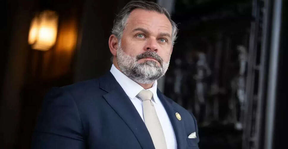 फ्लोरिडा के कांग्रेस सदस्य कोरी मिल्स ने यौन दुराचार के आरोपों से खुद को अलग किया