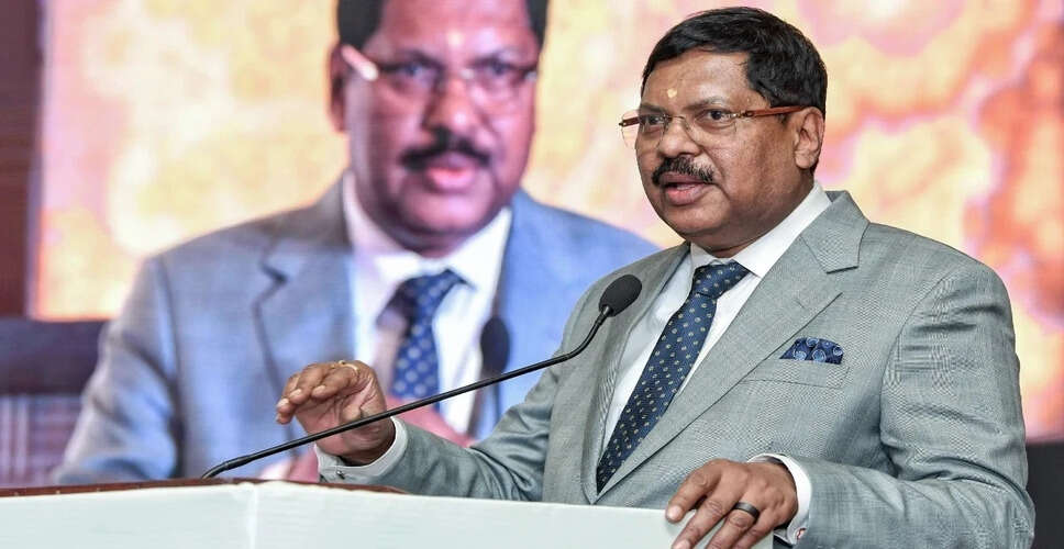 सुप्रीम कोर्ट में वकील द्वारा CJI पर जूता फेंकने का प्रयास