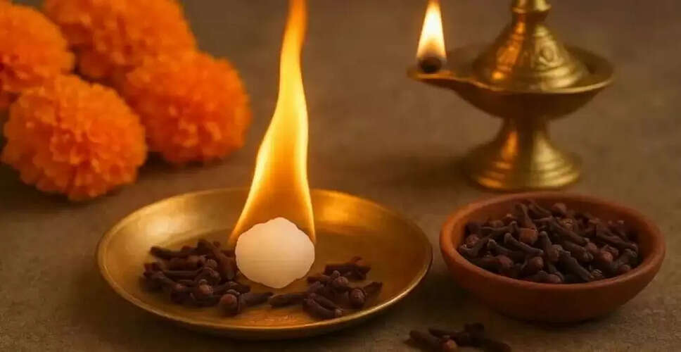 कपूर और लौंग के उपाय: मानसिक शांति और सुख-समृद्धि के लिए