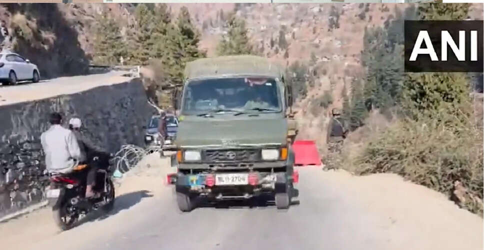 कश्मीर में सुरक्षा बलों और आतंकवादियों के बीच मुठभेड़, जैश-ए-मोहम्मद के आतंकवादी फंसे