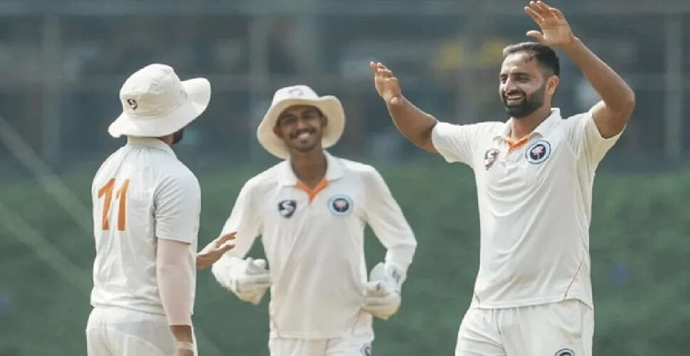 आकिब नबी ने दलीप ट्रॉफी में रचा इतिहास, 4 गेंदों पर 4 विकेट