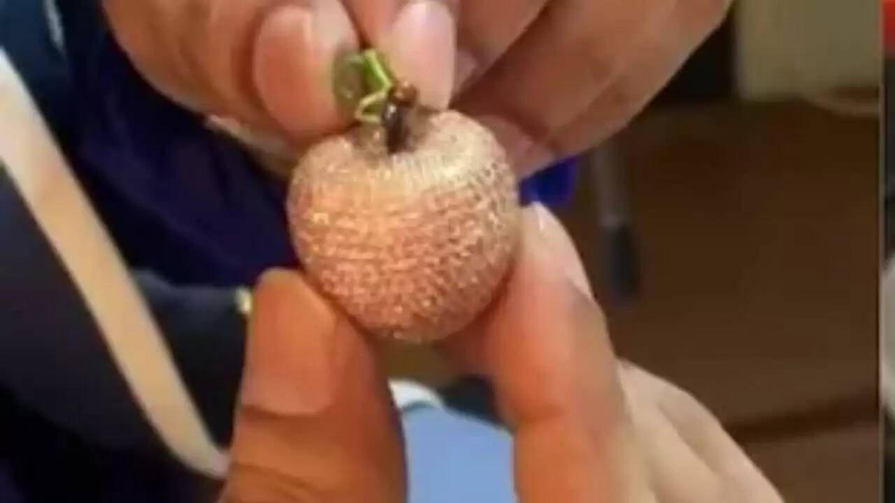 दुनिया का सबसे महंगा सेब: 10 करोड़ का गोल्डन एप्पल