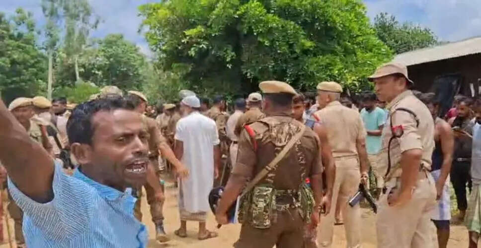 धुबरी में भूमि खाली कराने की कार्रवाई में हिंसा, स्थानीय लोगों का विरोध