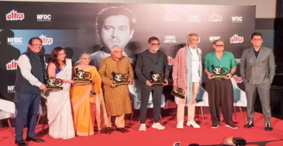 'प्यासा' के स्पेशल प्रीमियर में बोले जावेद अख्तर, गुरुदत्त के साथ काम करने का सपना रह गया अधूरा